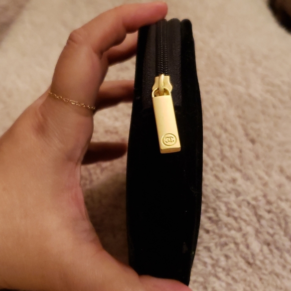 Chanel Black Velvet Case - Picture 4 of 7